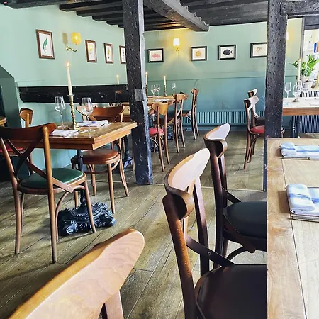 The Plume Of Feathers Farnham  Exterior photo