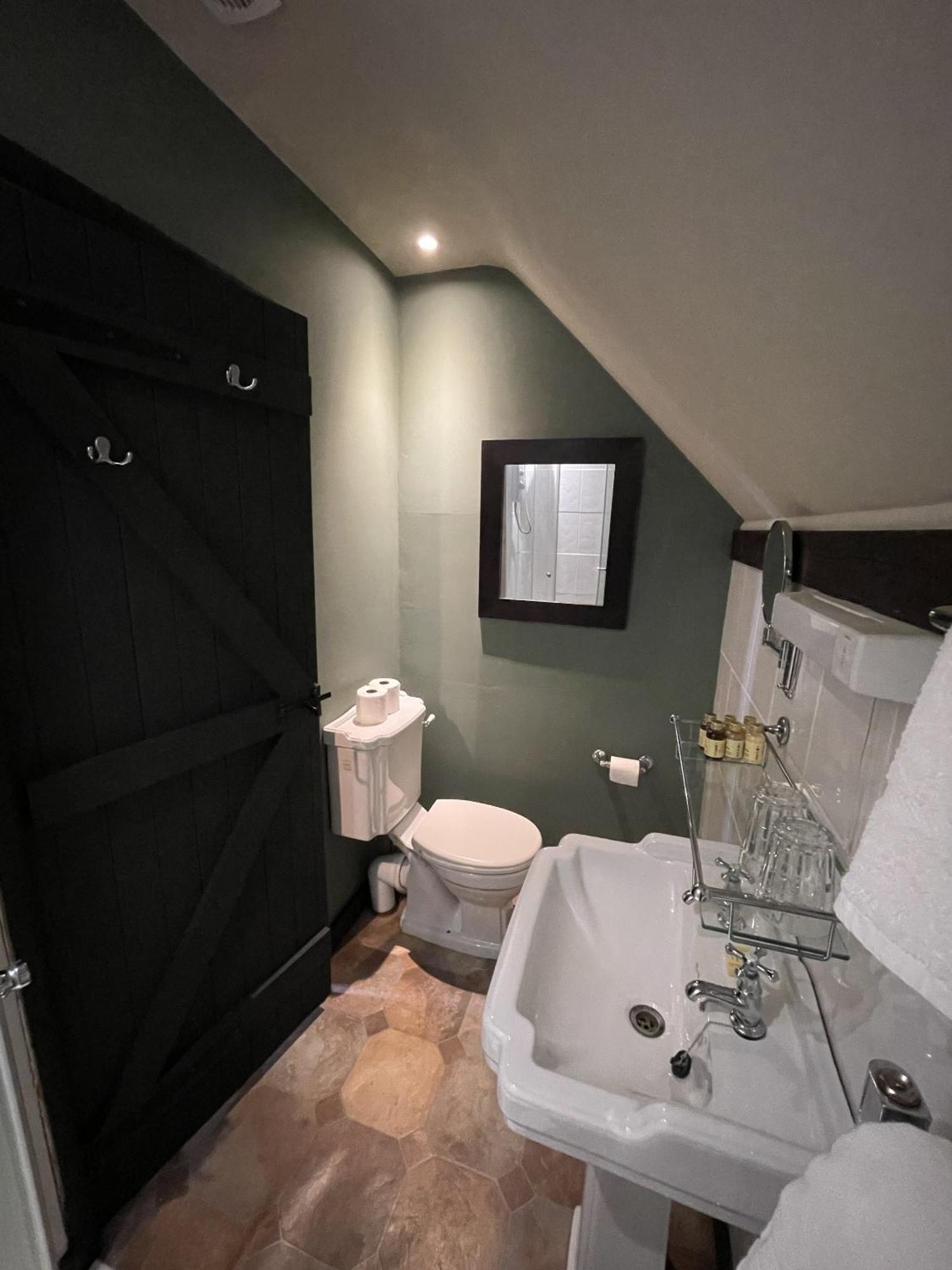 Inn The Plume Of Feathers 3*
